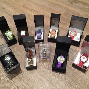 Lot of 10 watches in boxes